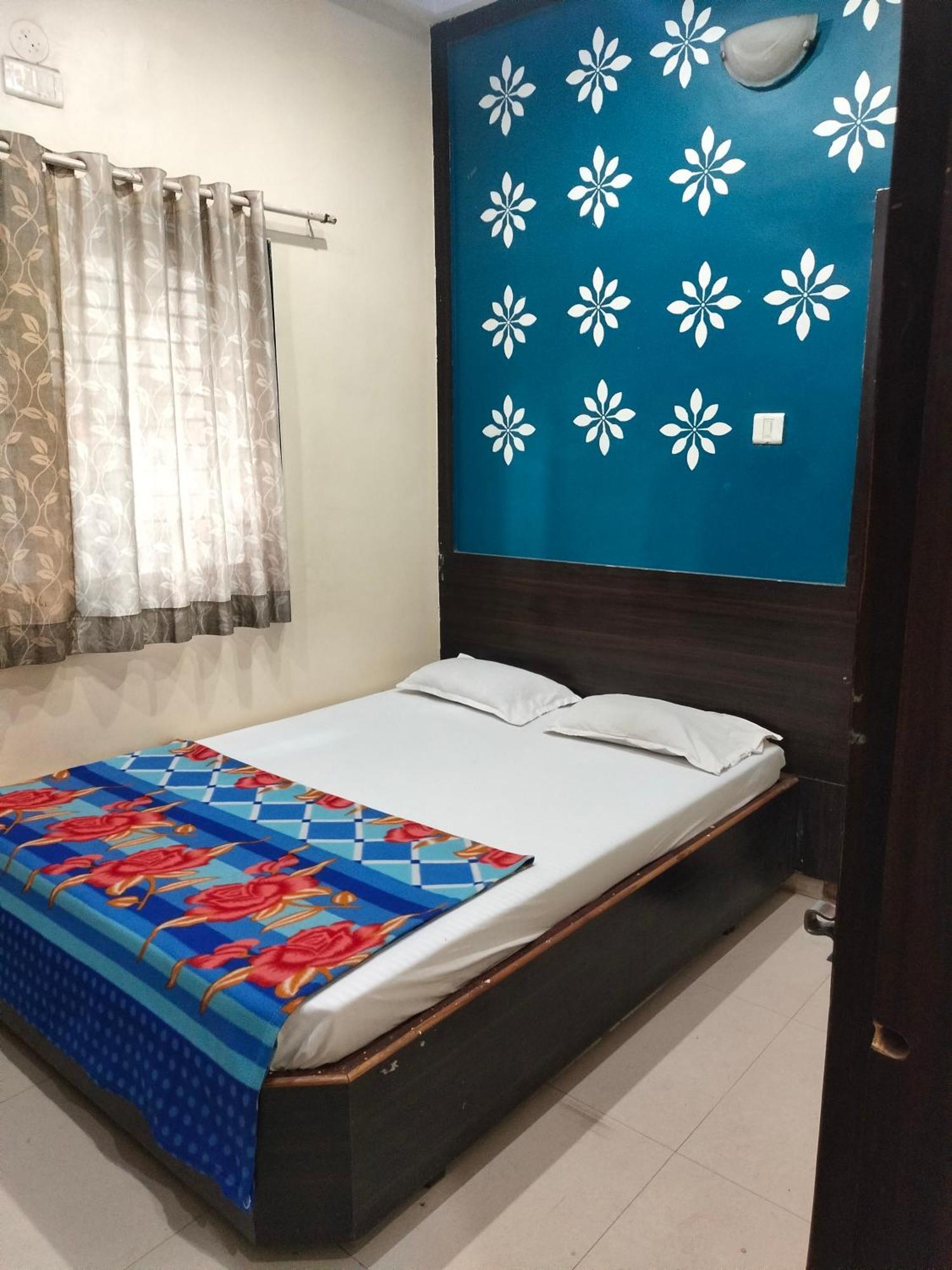 Hotel Sai Vasant Vihar Sirdi Kültér fotó